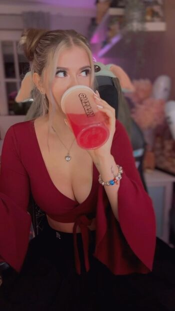 Full leaked Fenelia private photo