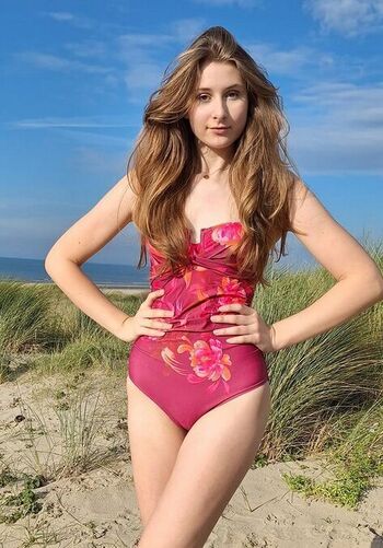 Full leaked Fenne model holland page private photo