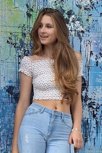 Full leaked Fenne model holland page private photo