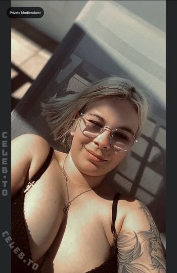 Full leaked Fenni private photo