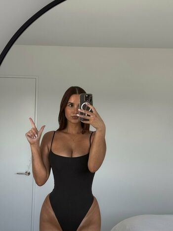 Full leaked Findomlottiiee private photo