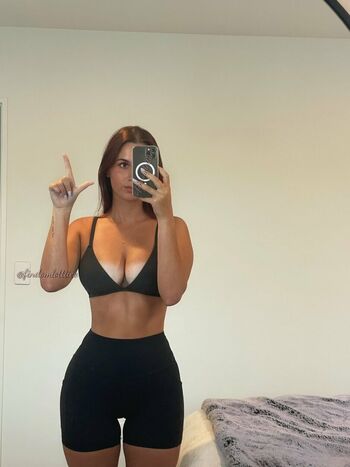 Full leaked Findomlottiiee private photo