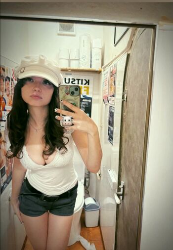 Full leaked Fishtank private photo