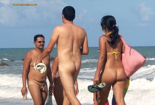 Flagras Em Praia