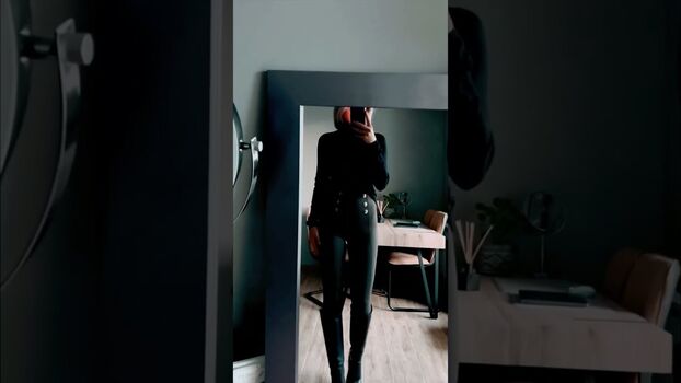 Full leaked Foxyboots private photo