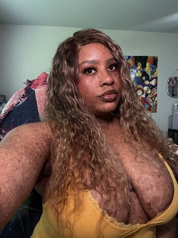 Full leaked Freckledn private photo