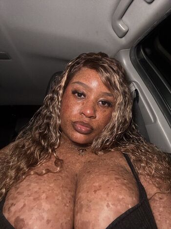 Full leaked Freckledn private photo
