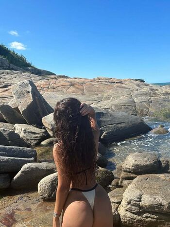 Full leaked Gabriellasiqueiraah private photo