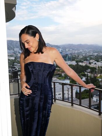 Full leaked Gal gadot private photo