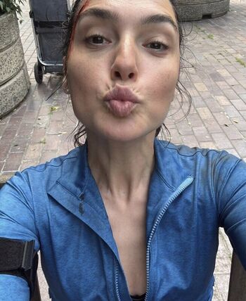 Full leaked Gal gadot private photo