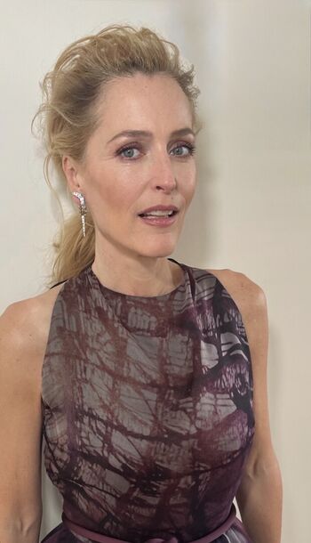 Full leaked Gillian anderson private photo