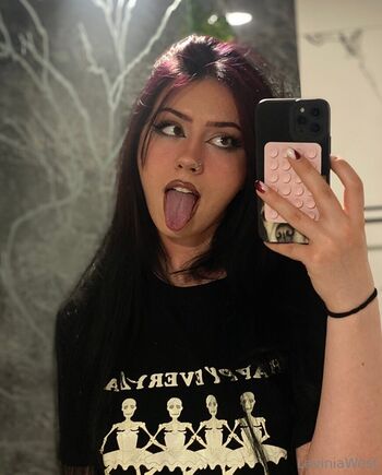 Full leaked Goth bum babe private photo