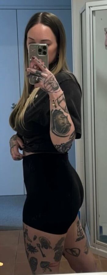 Full leaked Goth queen private photo