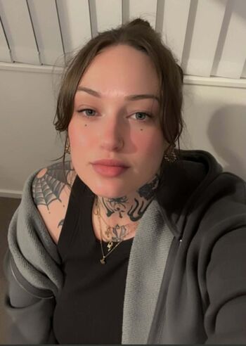 Full leaked Goth queen private photo