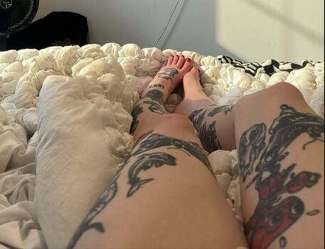 Full leaked Goth queen private photo