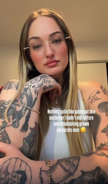 Full leaked Goth queen private photo