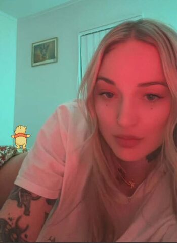 Full leaked Goth queen private photo