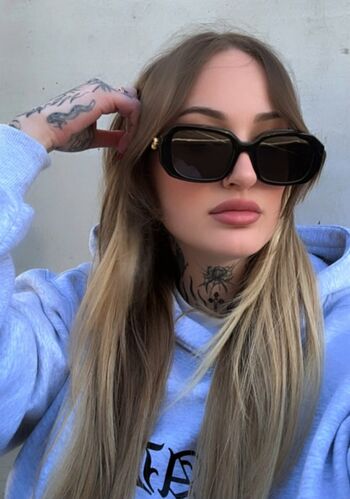 Full leaked Goth queen private photo
