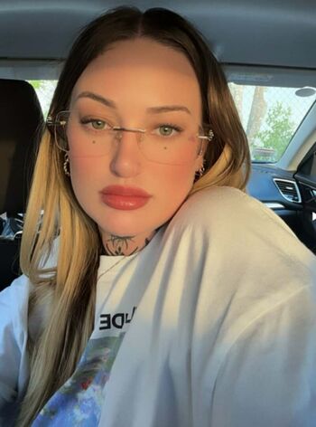 Full leaked Goth queen private photo