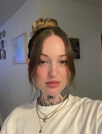 Full leaked Goth queen private photo