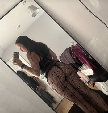Full leaked Goth slut private photo