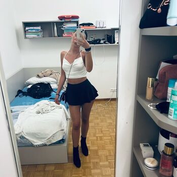 Full leaked Greta martini private photo