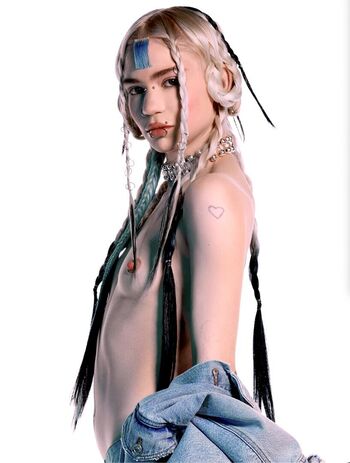 Full leaked Grimes private photo