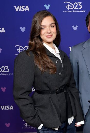 Full leaked Hailee steinfeld page private photo