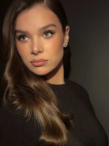 Full leaked Hailee steinfeld private photo