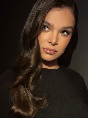 Full leaked Hailee steinfeld private photo