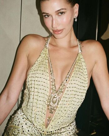 Full leaked Hailey baldwin bieber page private photo