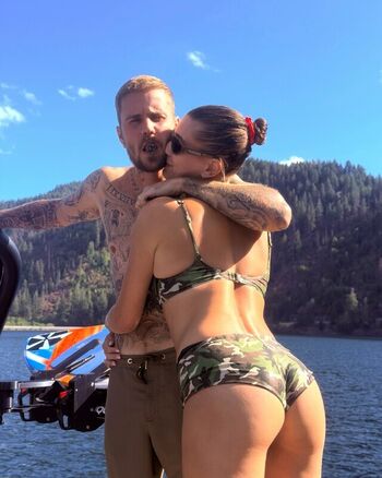 Full leaked Hailey baldwin bieber private photo