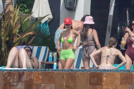 Full leaked Hailey bieber page private photo