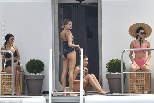 Full leaked Hailey bieber private photo
