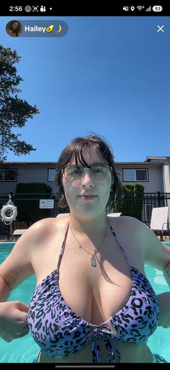 Full leaked Haileyavocad private photo