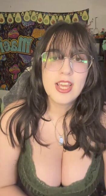 Full leaked Haileyavocad private photo