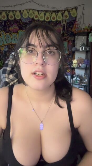 Full leaked Haileyavocad private photo