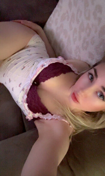 Full leaked Hailsbee private photo