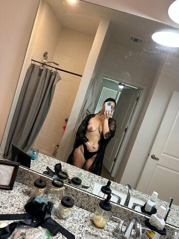 Full leaked Hales private photo