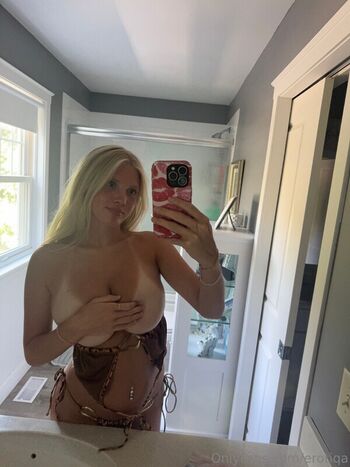 Full leaked Hallieebrooks private photo