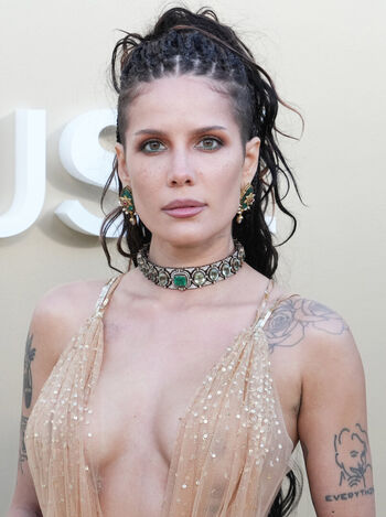 Full leaked Halsey page private photo