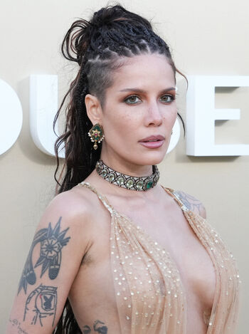 Full leaked Halsey page private photo
