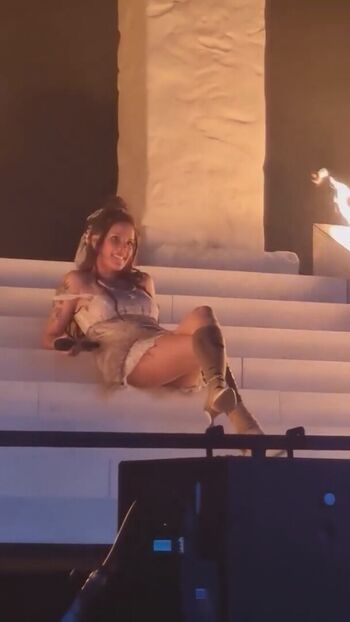 Full leaked Halsey page private photo