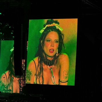Full leaked Halsey page private photo