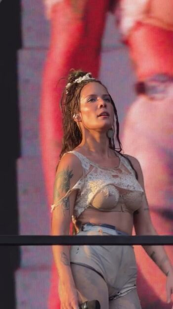 Full leaked Halsey page private photo