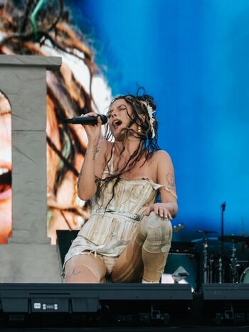 Full leaked Halsey page private photo