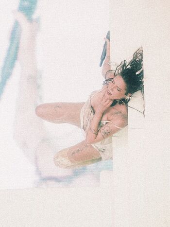 Full leaked Halsey page private photo