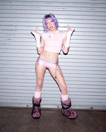Full leaked Halsey page private photo