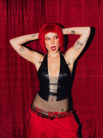 Full leaked Halsey page private photo