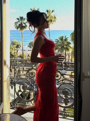 Full leaked Hande ercel page private photo